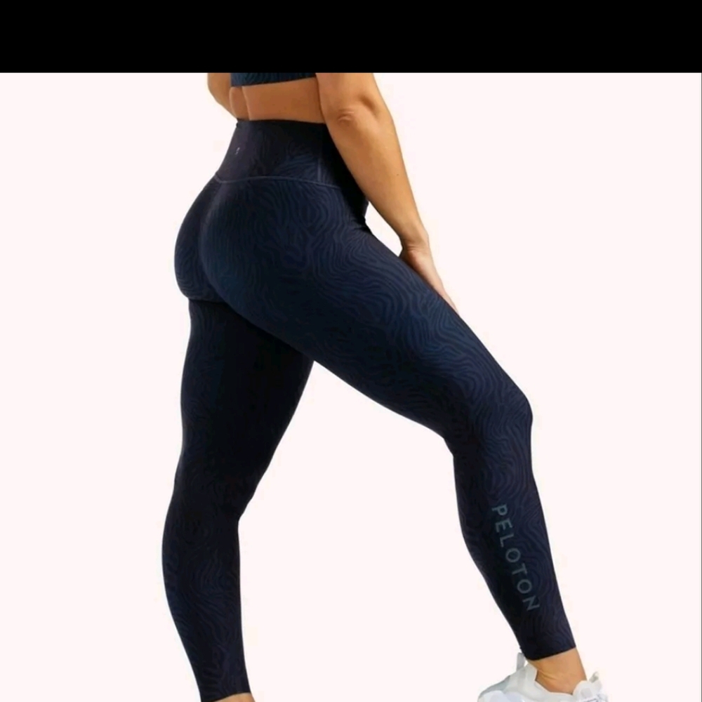 Peleton Size Small - image 4